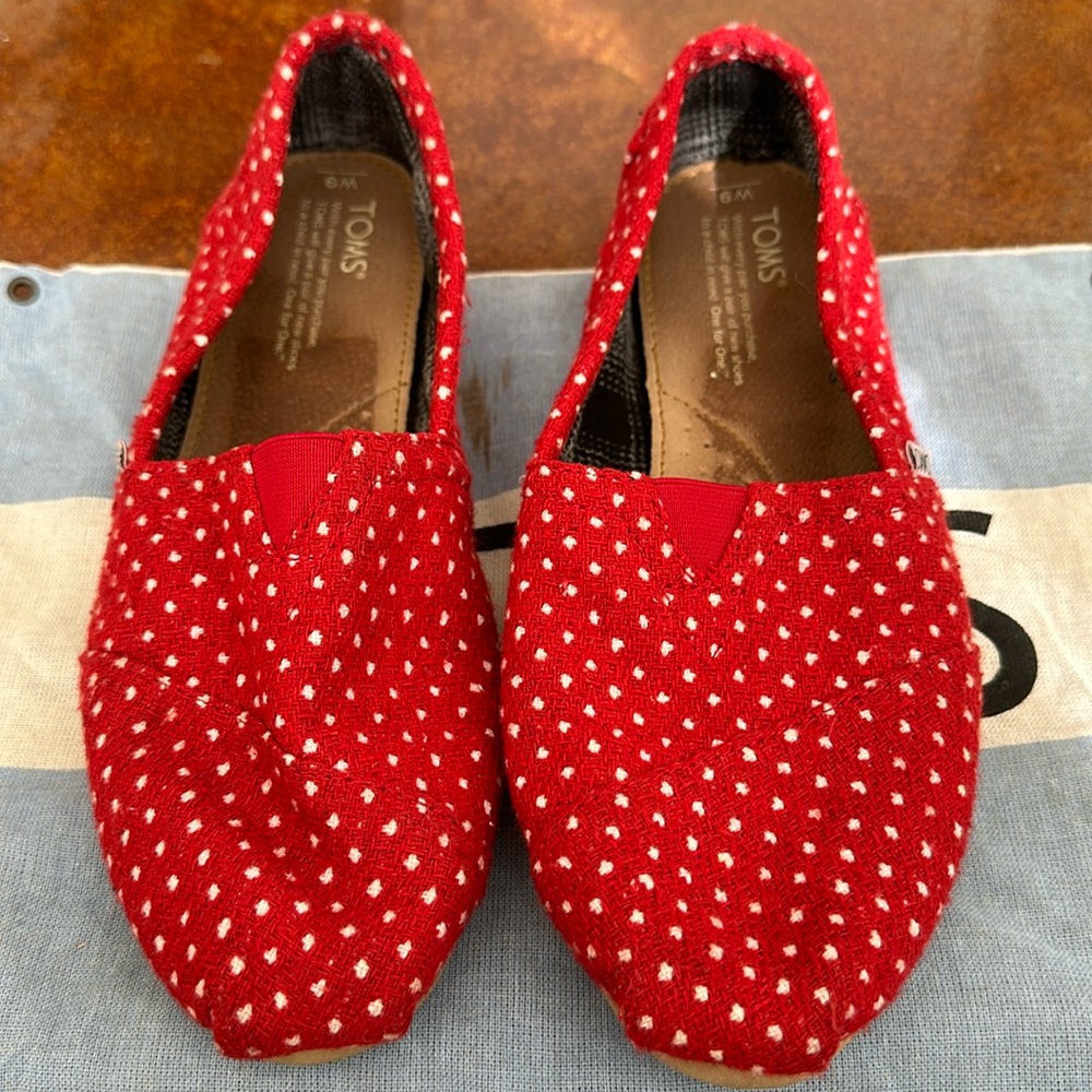Red white polka dot flats